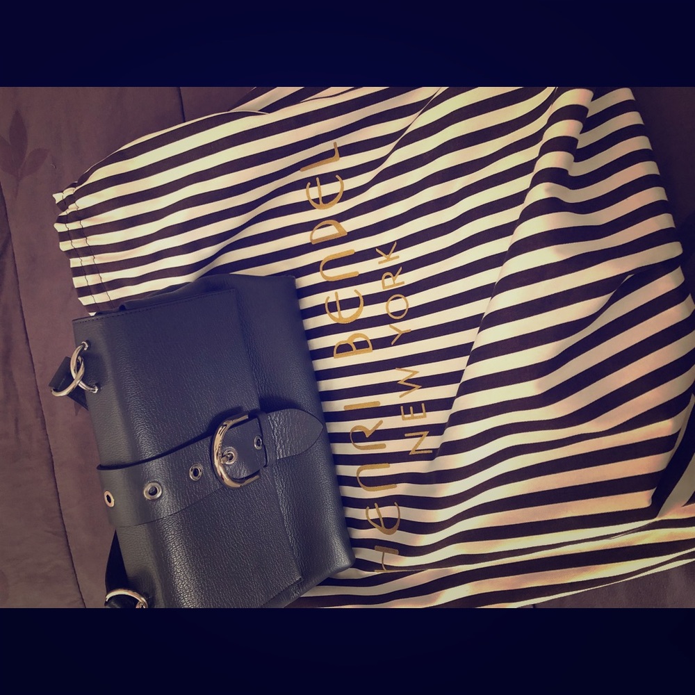 Beautiful and luxurious Henri Bendel purse